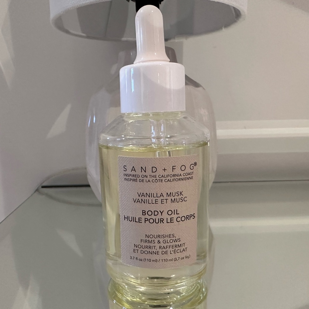Vanilla Musk Body Oil Nourishes, Firms & Glows 110ml by Sand + Fog NWT